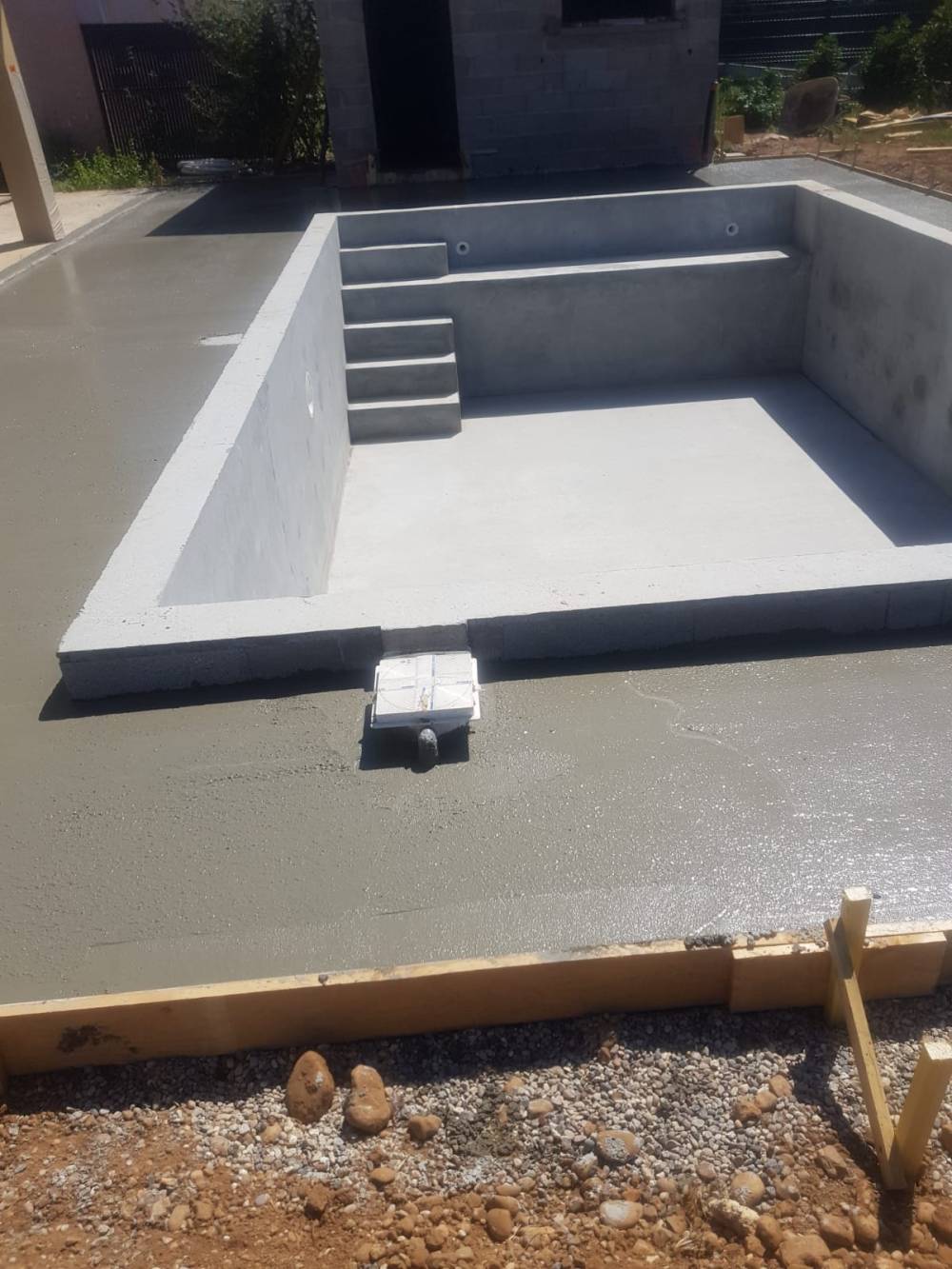 ArtDecoBat-Construction-de-piscine-Isère